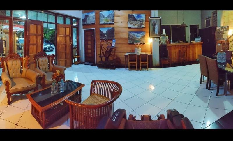 The Carstensz Homestay by ZUZU - Lobi