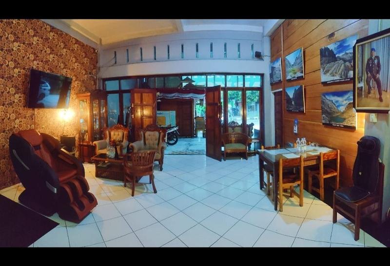 The Carstensz Homestay by ZUZU - Lobi
