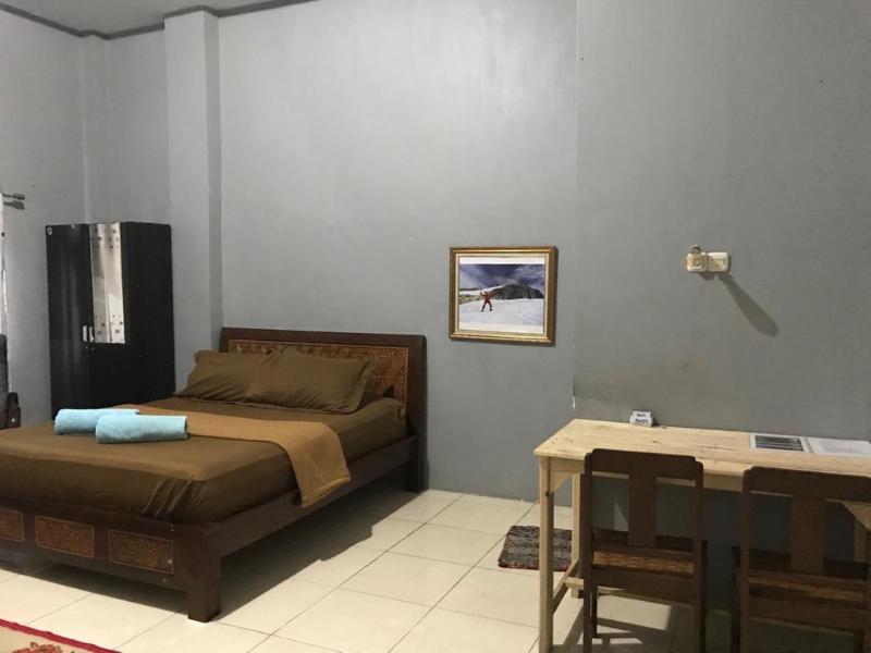 The Carstensz Homestay by ZUZU - Oda