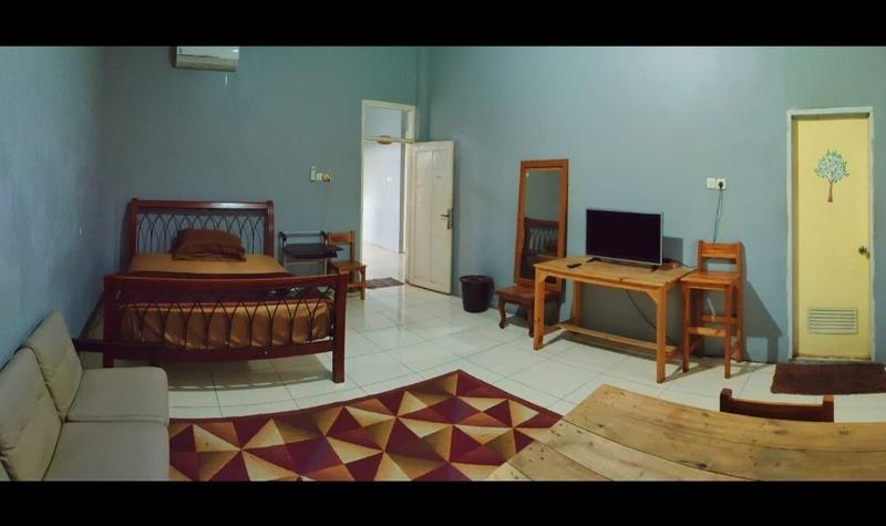 The Carstensz Homestay by ZUZU - Oda