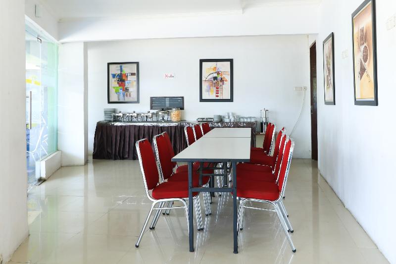 Al-Badar Hotel Syariah Makassar by ZUZU - Genel