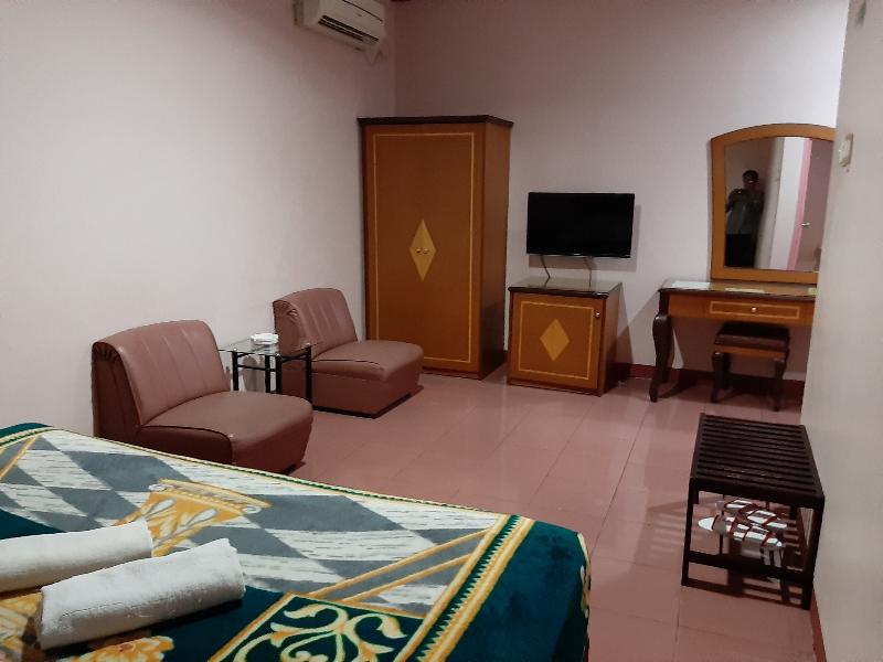 Hotel Parewisata by ZUZU - Oda