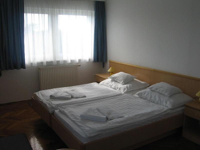 Leier Business Hotel - Oda