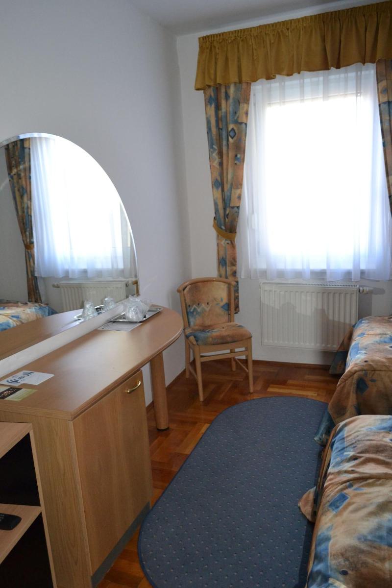 Leier Business Hotel - Oda