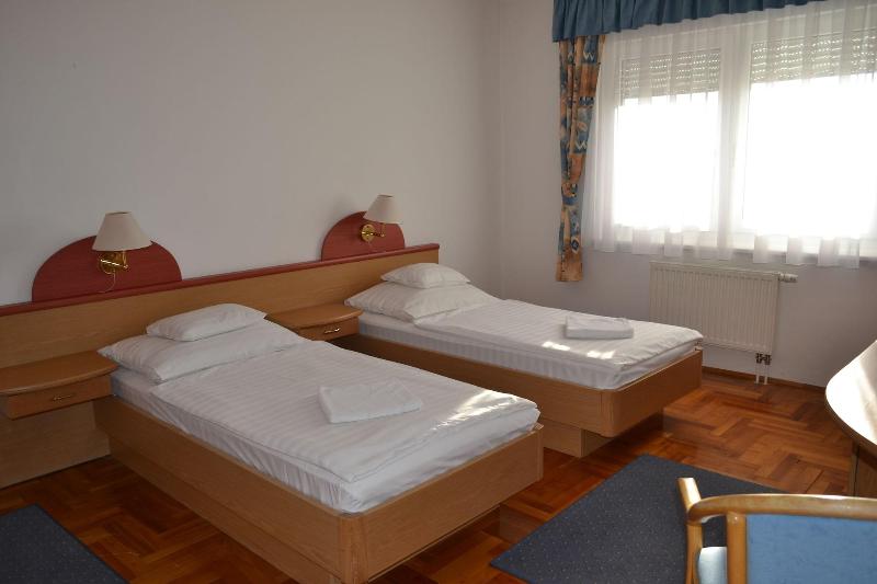 Leier Business Hotel - Oda