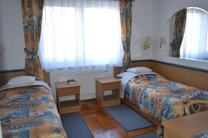 Leier Business Hotel - Oda