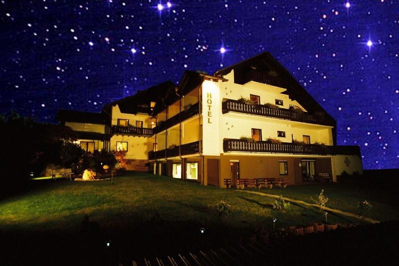 Hotel & Ferienwohnungen Seeschlößchen - Genel