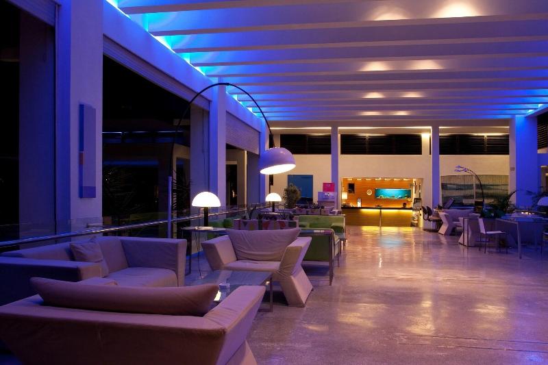 Tanjung Kodok Beach Resort - Bar