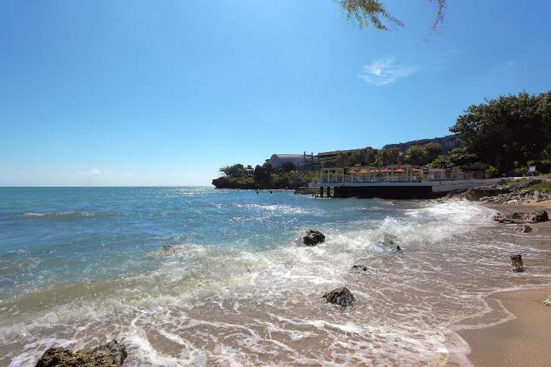 Tanjung Kodok Beach Resort - Plaj