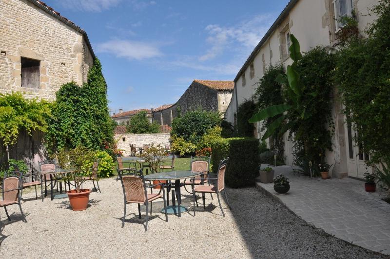 Hotel Du Donjon - Genel
