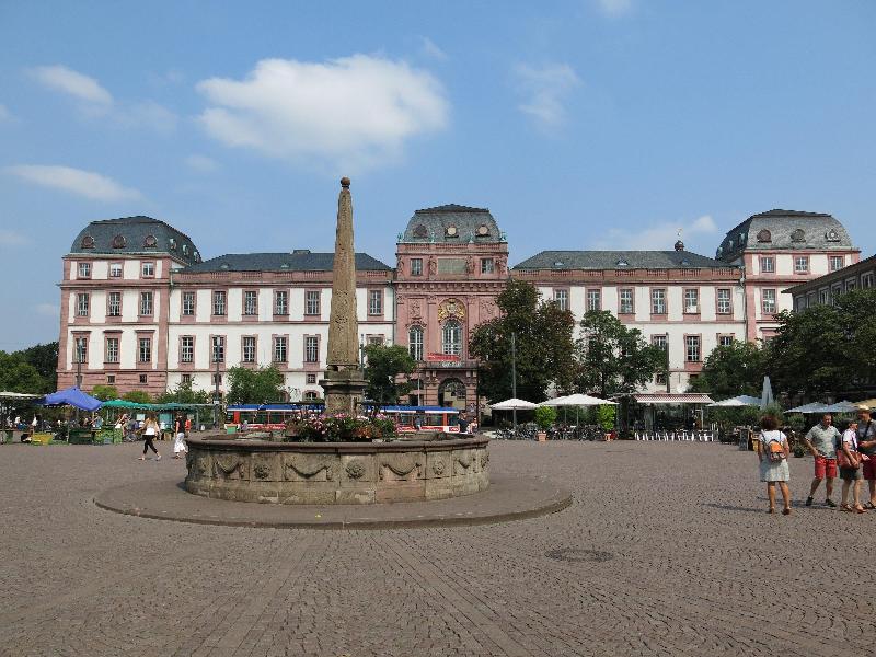 Holiday Inn Express Darmstadt - Genel
