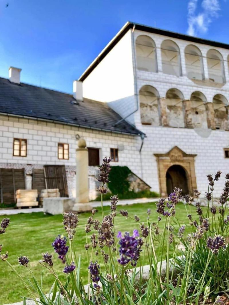 Chateau Goldenstein - Genel