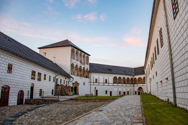 Chateau Goldenstein - Genel