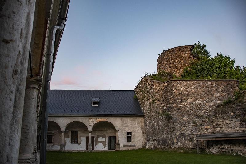 Chateau Goldenstein - Genel