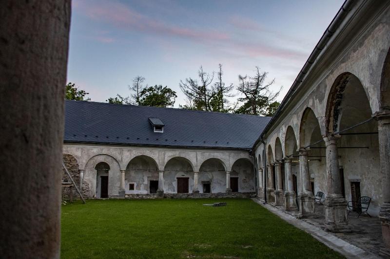 Chateau Goldenstein - Genel