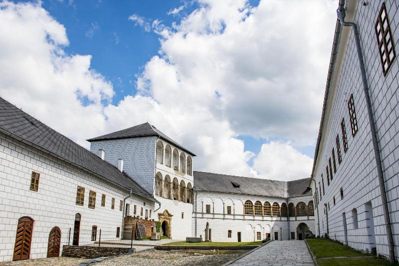 Chateau Goldenstein - Genel