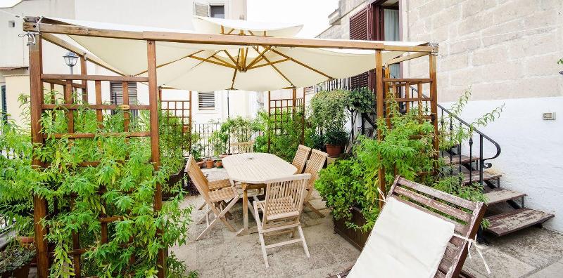 Iris Bed And Breakfast - Teras