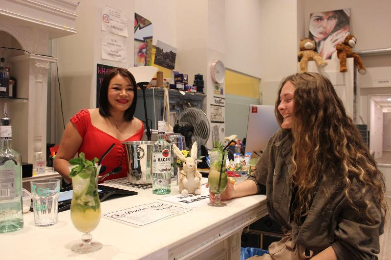 Dutchies Hostel - Bar