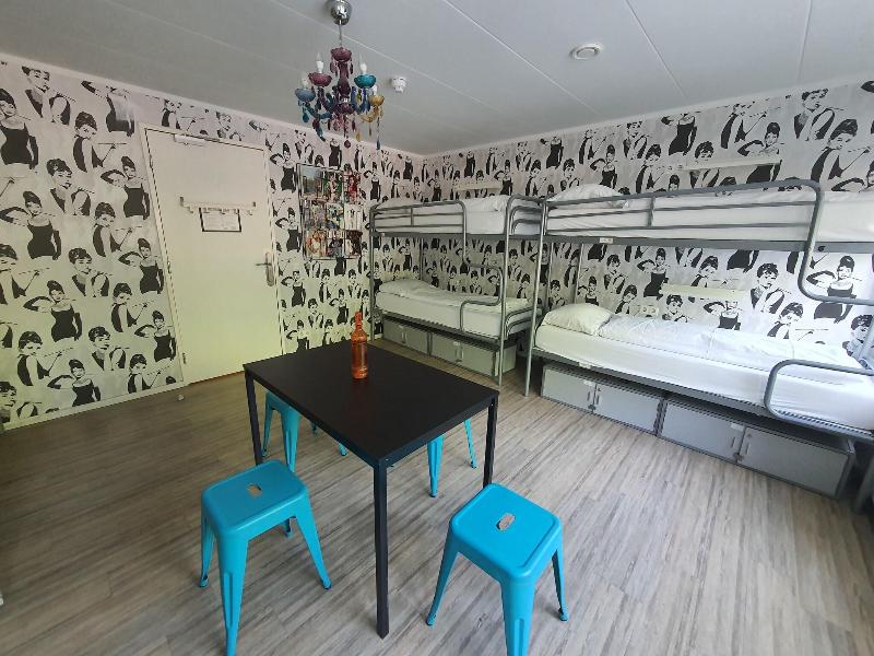 Dutchies Hostel - Oda