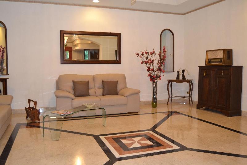 Yellow Park Hotel Restaurant - Lobi