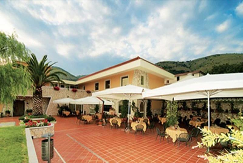 Yellow Park Hotel Restaurant - Restoran
