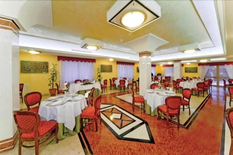 Yellow Park Hotel Restaurant - Restoran