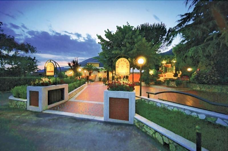 Yellow Park Hotel Restaurant - Teras