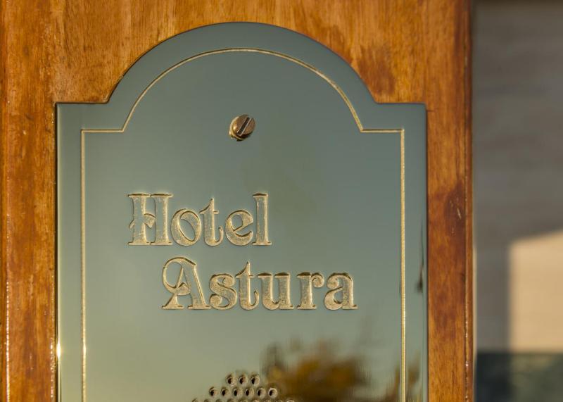 Astura Palace - Genel
