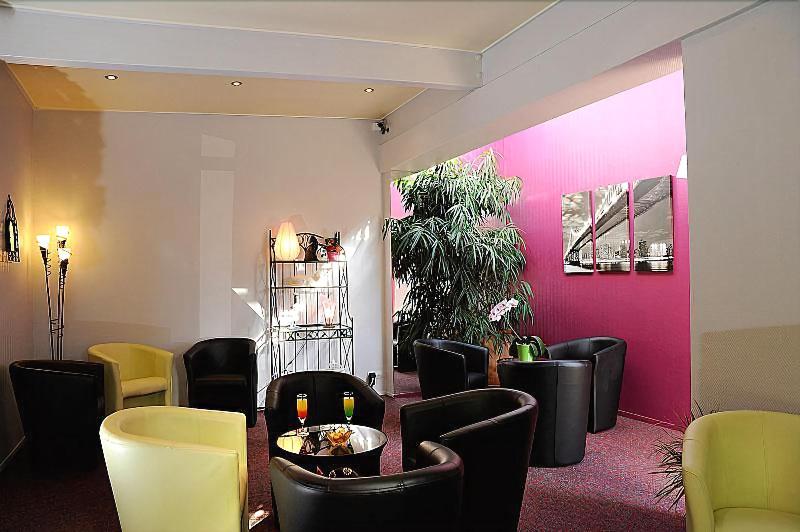 Hotel Restaurant Charme En Beaujolais - Bar
