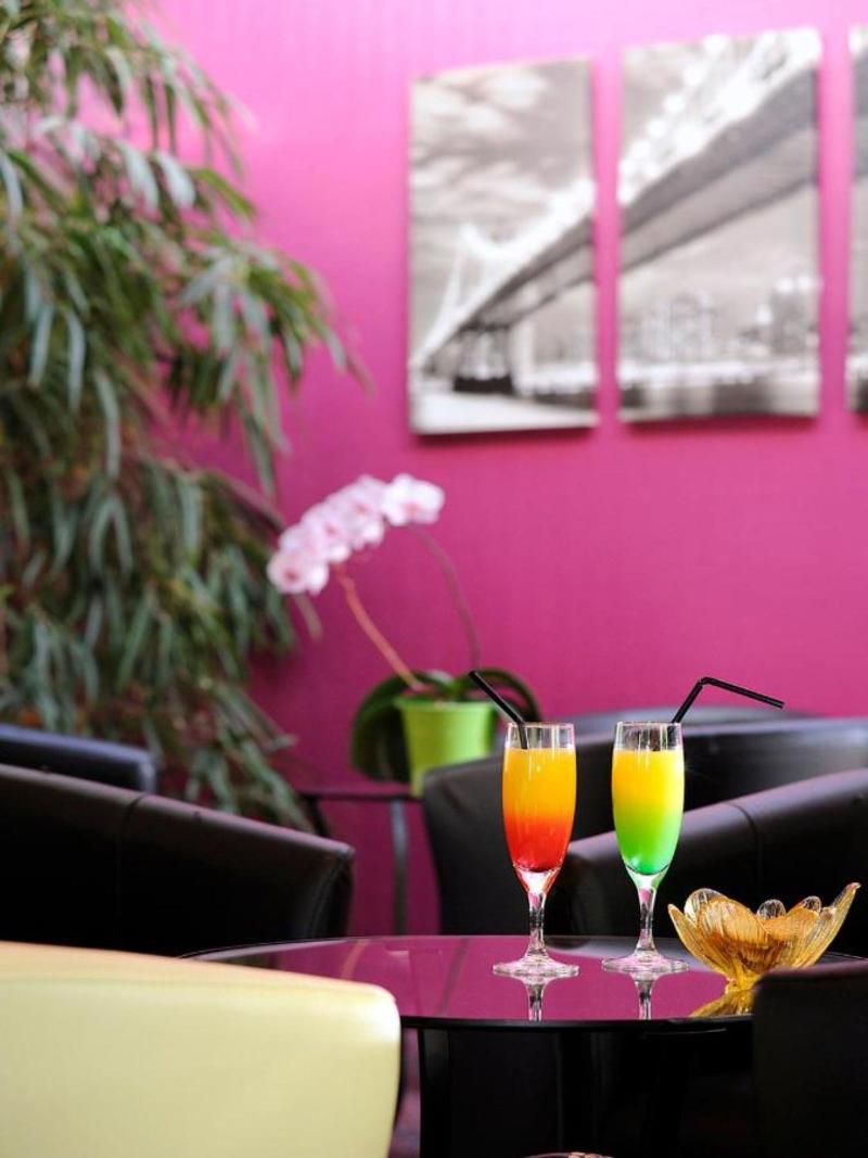 Hotel Restaurant Charme En Beaujolais - Bar
