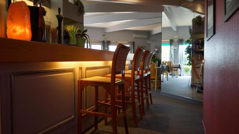Hotel Restaurant Charme En Beaujolais - Bar