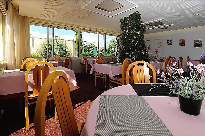 Hotel Restaurant Charme En Beaujolais - Restoran