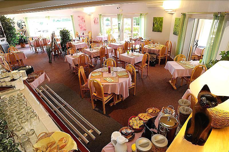 Hotel Restaurant Charme En Beaujolais - Restoran