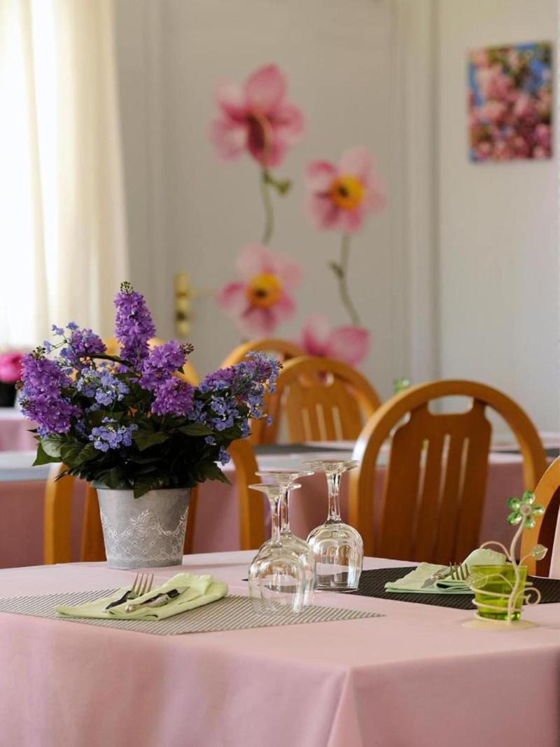 Hotel Restaurant Charme En Beaujolais - Restoran
