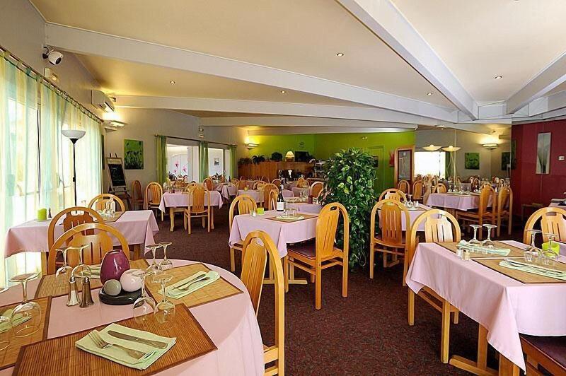 Hotel Restaurant Charme En Beaujolais - Restoran