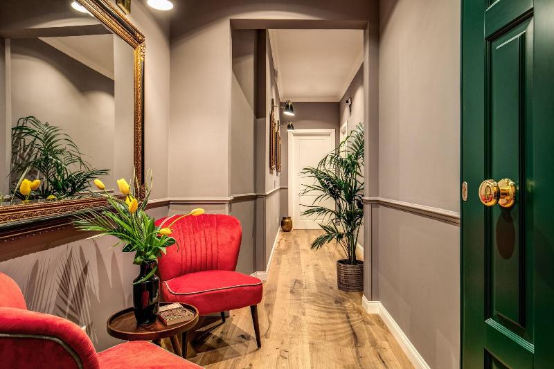 Tree Charme Parliament Boutique - Lobi
