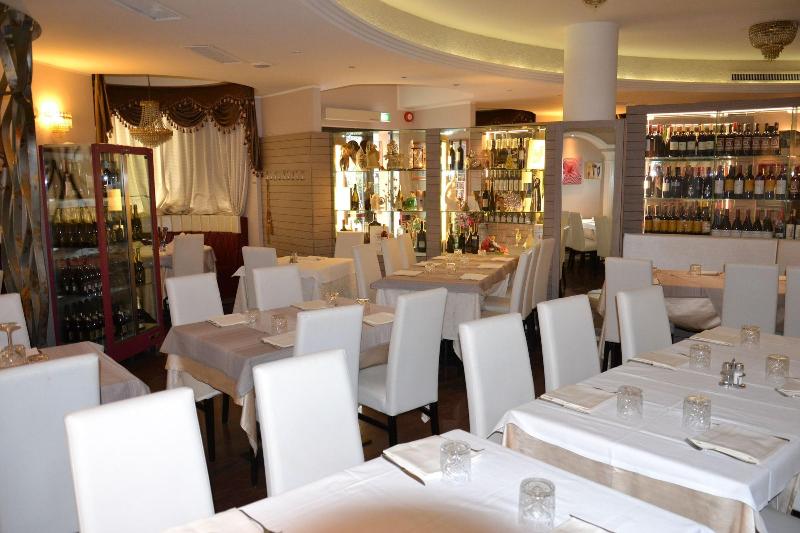 Hotel Shangri-La - Restoran