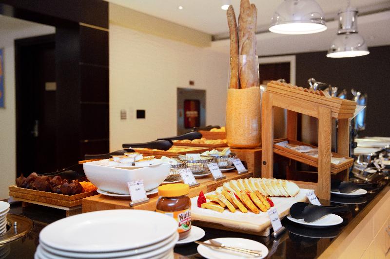 Premier Inn Doha Airport - Restoran