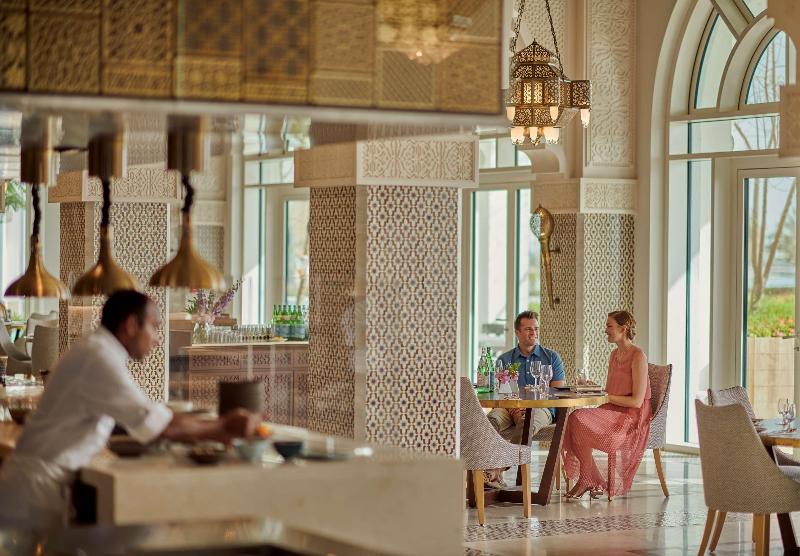 Hilton Salwa Beach Resort & Villas - Restoran