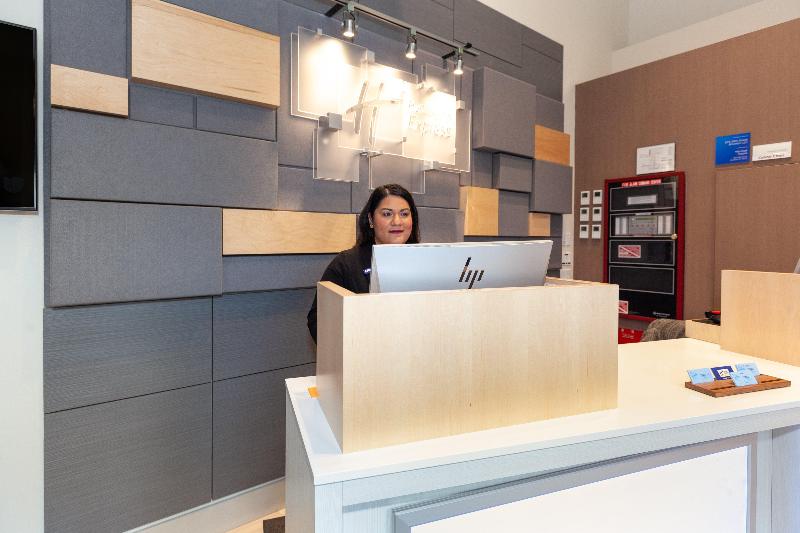 Holiday Inn Express NYC Brooklyn - Sunset Park - Lobi