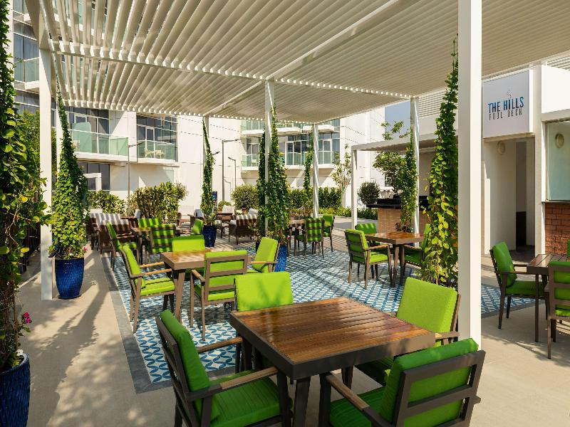Radisson Dubai Damac Hills - Bar