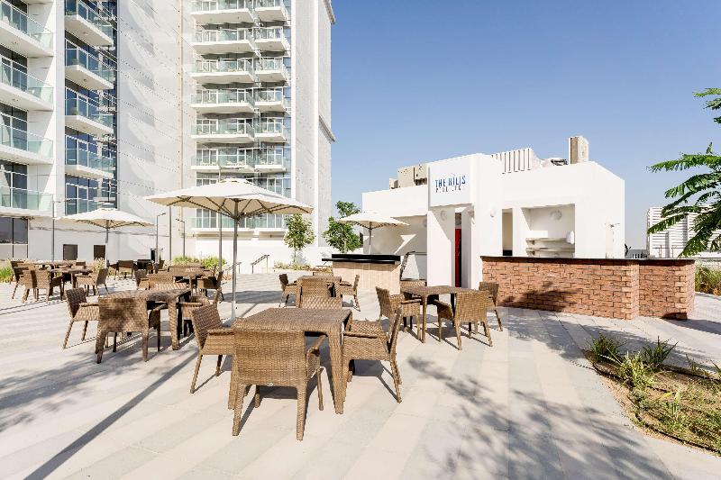 Radisson Dubai Damac Hills - Bar