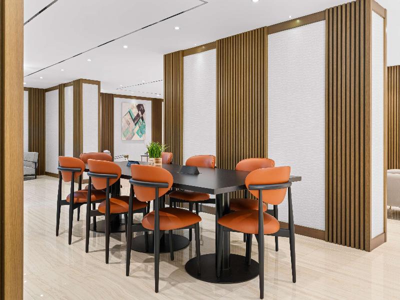 Radisson Dubai Damac Hills - Bar