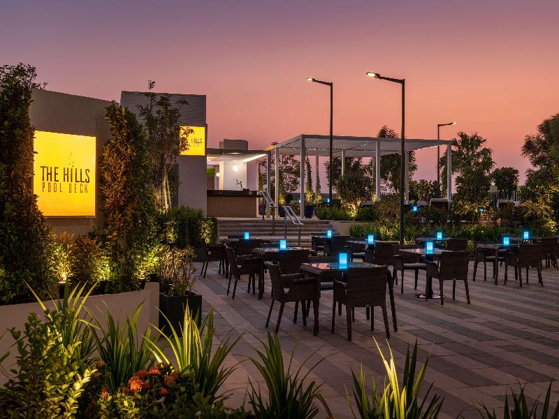 Radisson Dubai Damac Hills - Bar