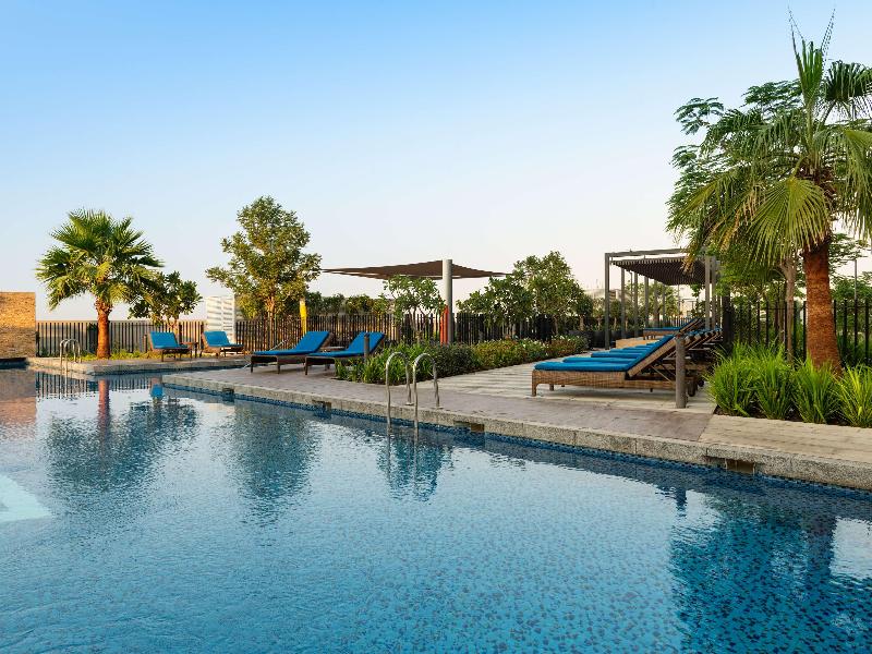 Radisson Dubai Damac Hills - Havuz