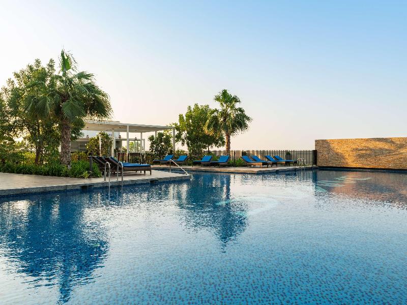 Radisson Dubai Damac Hills - Havuz