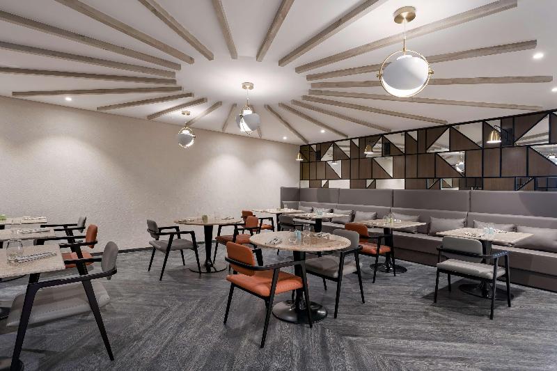Radisson Dubai Damac Hills - Restoran