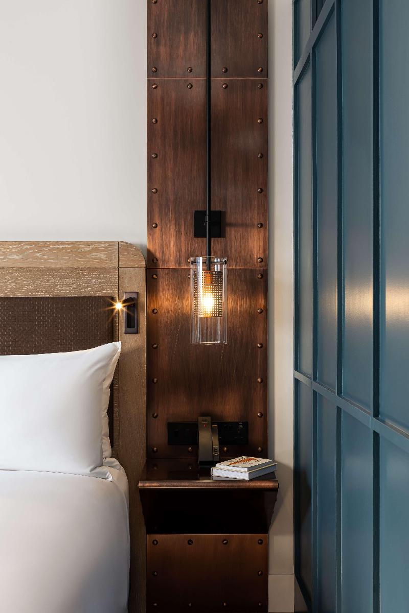 The Gantry London Curio Collection By Hilton - Oda