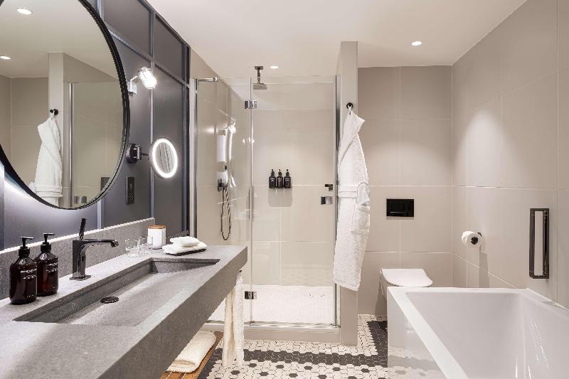 The Gantry London Curio Collection By Hilton - Oda