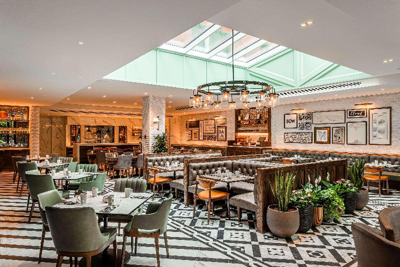 The Fellows House Cambridge Curio Collection By H - Bar